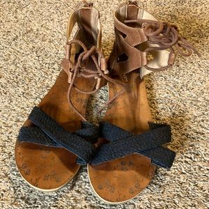 Gently Used 🎀 Maurice’s Sandals